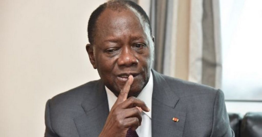 L'actuel président de la côte d'Ivoire, l'Alassane Ouattara en pleine réflexion.